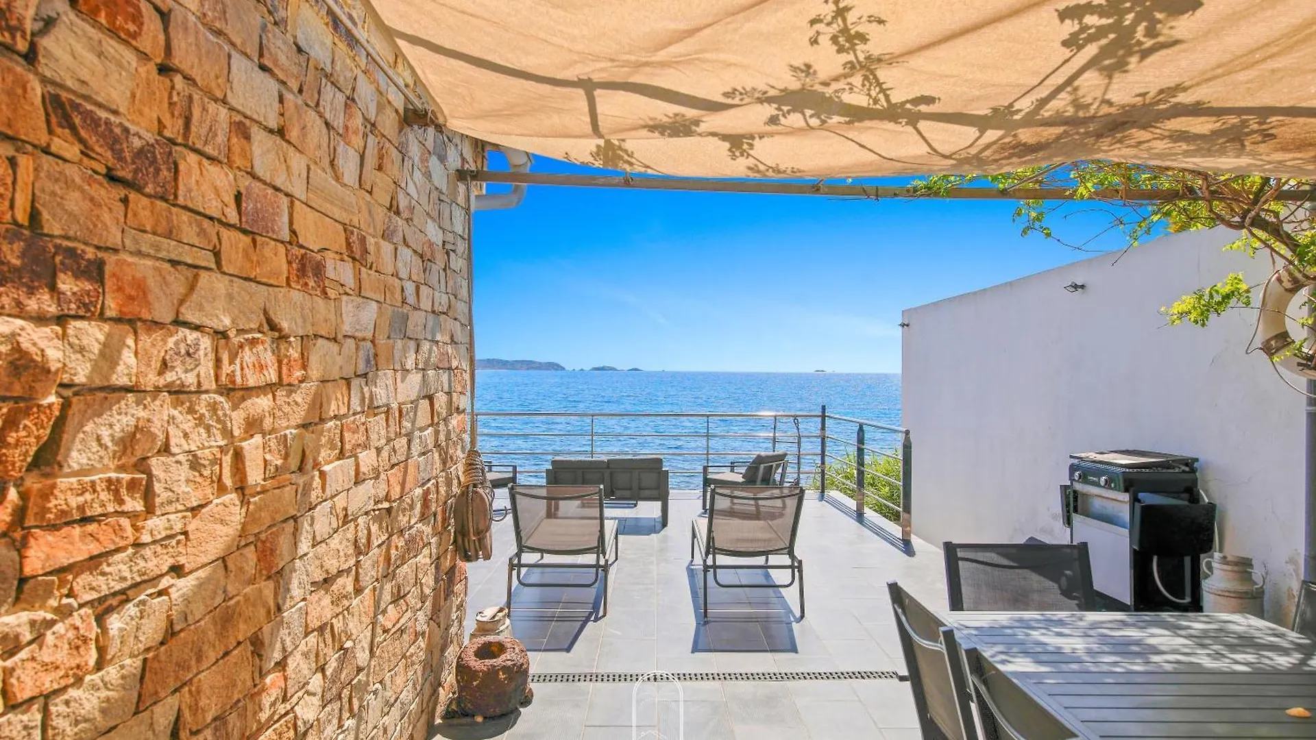 Villa Maison sur l'eau-Hyères-Almanarre-Parkings/Clim/WIFI France