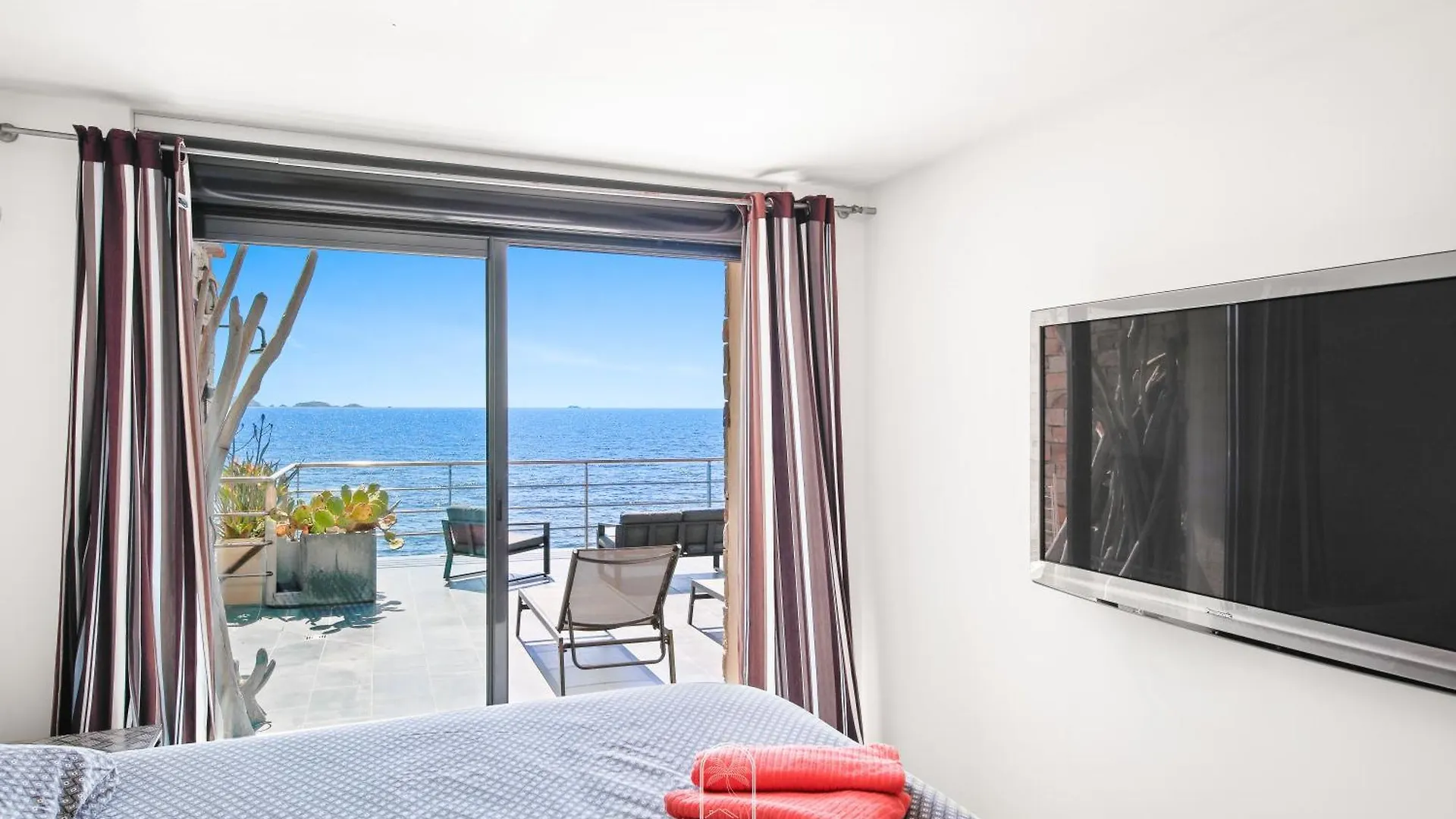 Villa Maison sur l'eau-Hyères-Almanarre-Parkings/Clim/WIFI France
