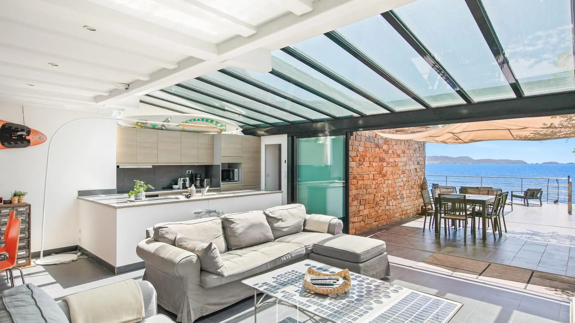 Maison sur l'eau-Hyères-Almanarre-Parkings/Clim/WIFI Villa