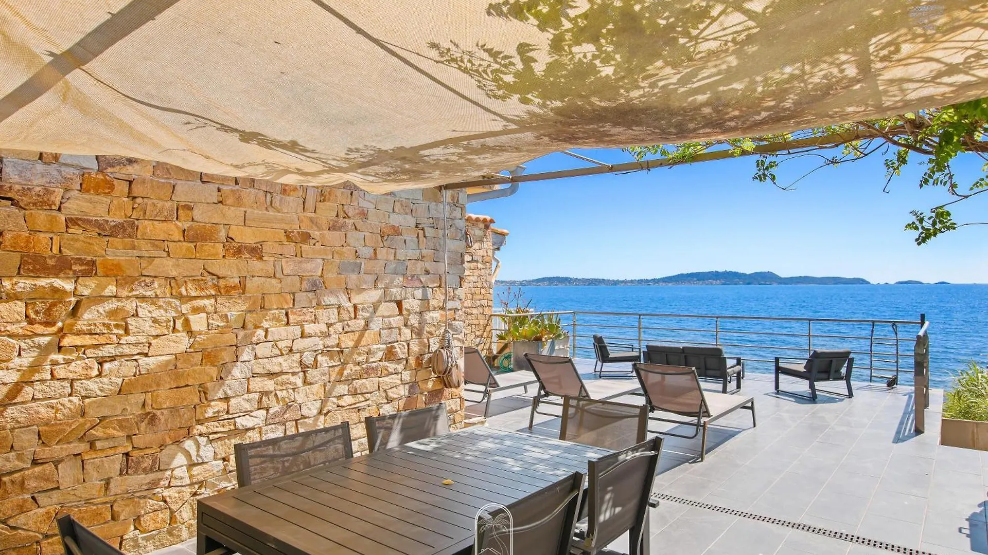 Villa Maison sur l'eau-Hyères-Almanarre-Parkings/Clim/WIFI France