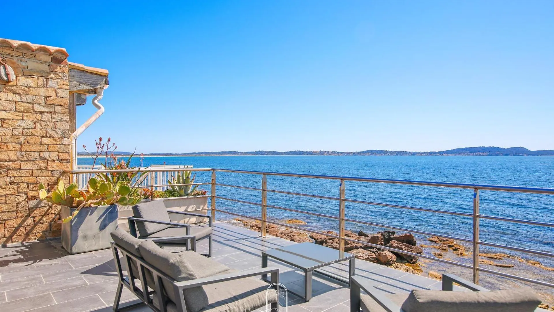 Maison sur l'eau-Hyères-Almanarre-Parkings/Clim/WIFI 0*,